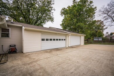 8102 Cortland Dr, Louisville, KY 40228 - photo 6