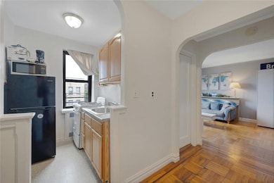 2025 Valentine Ave unit 6B, Bronx, NY 10457 - photo 6