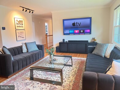 5844 Upton St, McLean, VA 22101 - photo 5