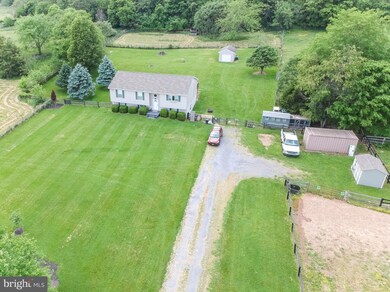 319 Hollida Ln, Martinsburg, WV 25404 - photo 3