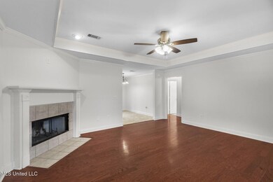8-web-or-mls-203 Edgewater Branch-9