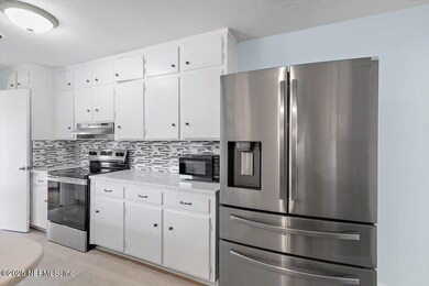 915 Old Grove Manor, Jacksonville, FL 32207 - photo 4