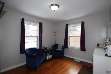 1634 SW Burnett Rd, Topeka, KS 66604 - photo 7