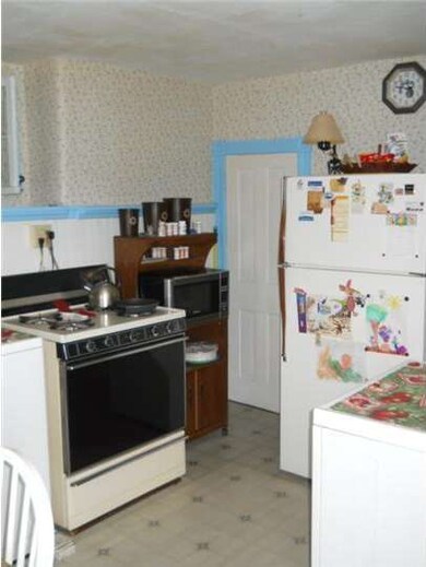 257 Brown St, Tamaqua, PA 18252 - photo 2