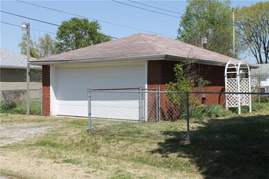 3006 13th St, Columbus, IN 47201 - photo 6