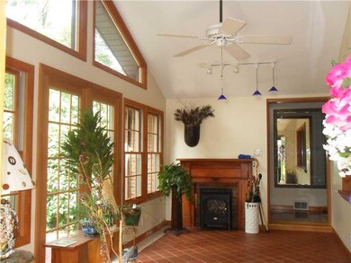 Entry/Foyer.