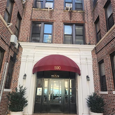 590 Parkside Ave unit 2CE, Brooklyn, NY 11226 - photo 4