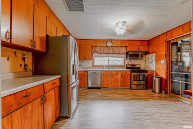 1611 Pulaski St, Lincoln, IL 62656 - photo 6