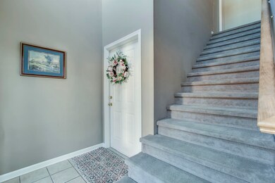 02_MapleViewWay_1633_EntryFoyer-StairsUp