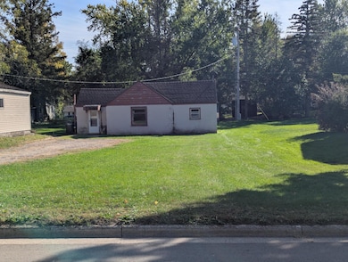 616 E Adolphus Ave, Fergus Falls, MN 56537 - photo 2