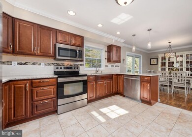 4886 Wharff Ln, Ellicott City, MD 21043 - photo 4