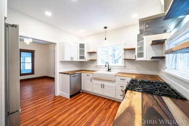 402 W Clinton St, Hastings, MI 49058 - photo 4