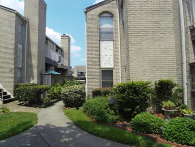 2011 Spenwick Dr unit 229, Houston, TX 77055 - photo 2