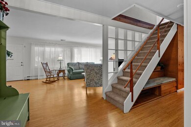 33 Sugarplum Rd, Levittown, PA 19056 - photo 4