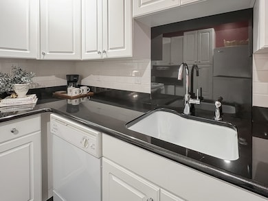 53 Warren St unit 116, Newburyport, MA 01950 - photo 7