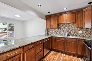 10410 NE 32nd Place unit D103, Bellevue, WA 98004 - photo 7