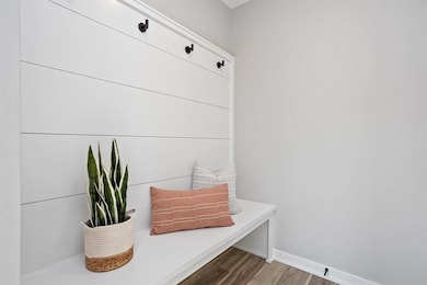 2726 Fleur Dr unit 17, Des Moines, IA 50321 - photo 5