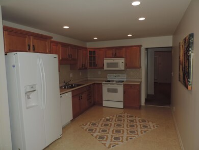 8520 Aspen Glen Way unit 8520, Louisville, KY 40228 - photo 6