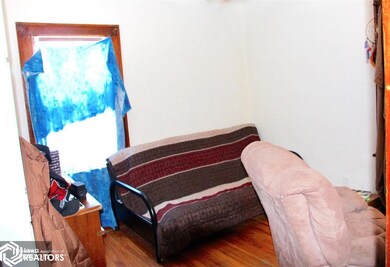 732 S 5th Ave E, Newton, IA 50208 - photo 4