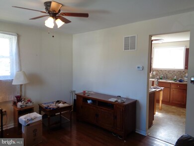 135 Hazel Ave, Halethorpe, MD 21227 - photo 4