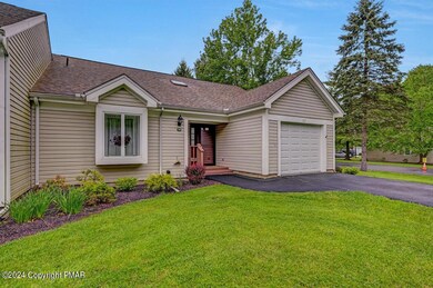 127 Duck Hollow Cir, Stroudsburg, PA 18360 - photo 2