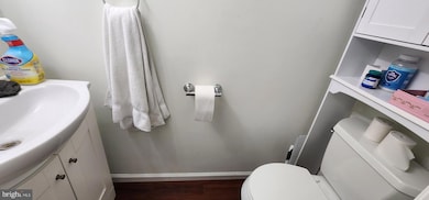 1034 Salisbury Ct, Sterling, VA 20164 - photo 6