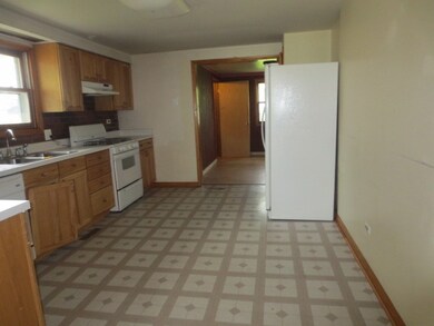 1240 Navajo Dr, Carpentersville, IL 60110 - photo 6