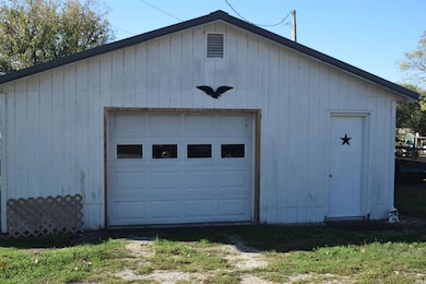 517 Stephens St, Shoals, IN 47581 - photo 4