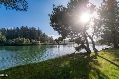 955 NE Mill St unit A7, Waldport, OR 97394 - photo 4