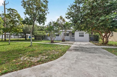 1690 NE 161st St, North Miami Beach, FL 33162 - photo 6