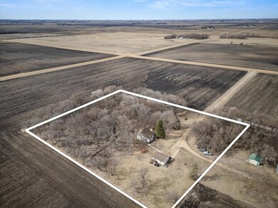 1-web-or-mls-Lot lines.jpg