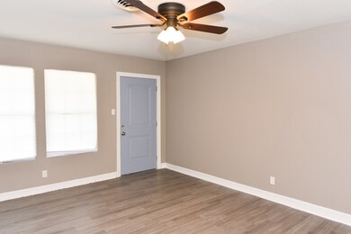 1707 S Park Dr, Alvin, TX 77511 - photo 4