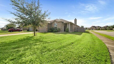 2066 Lepper St, Alvin, TX 77511 - photo 2