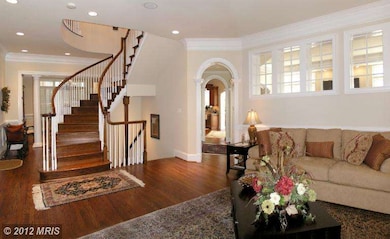 2159 Royal Lodge Dr, Falls Church, VA 22043 - photo 5