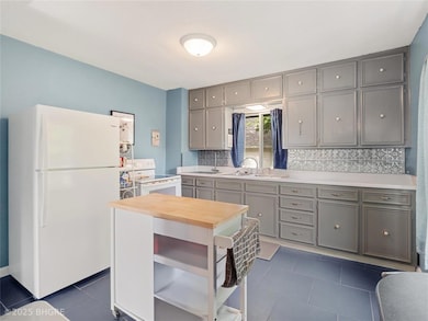 216 SW 2nd St, Melcher, IA 50163 - photo 7