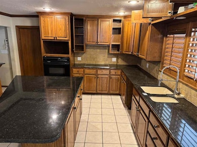 735 E 9th St, Cushing, OK 74023 - photo 7