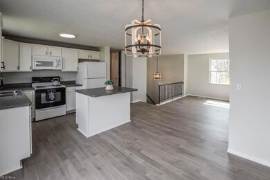 Eat-in Kitchen
