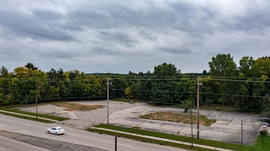 1015 W Fulton St, Waupaca, WI 54981 - photo 4