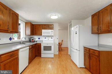 7667 Summerhill Ct, Lorton, VA 22079 - photo 7