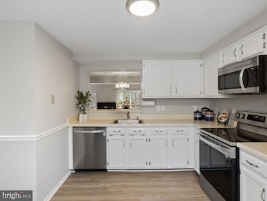 1561 Autumn Ridge Cir, Reston, VA 20194 - photo 7