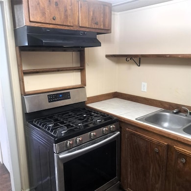 397 Lacy Dr unit B, Elgin, TX 78621 - photo 2