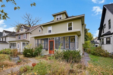 Large porch and nice garden