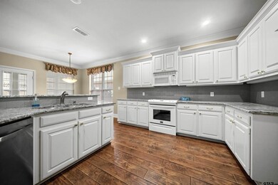 1927 Hollyglen Dr, Tyler, TX 75703 - photo 6