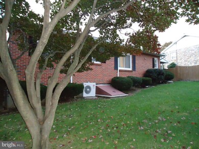 800 Emerson Ave, Reading, PA 19605 - photo 5