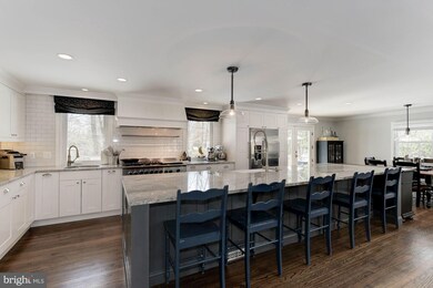 9119 Hamilton Dr, Fairfax, VA 22031 - photo 3