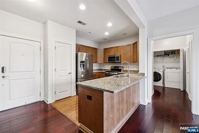 2404 Windsor Park Ct unit 114, Englewood, NJ 07631 - photo 5