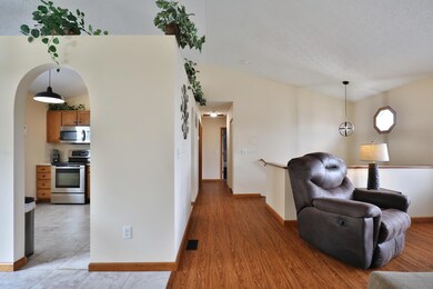 1322 Harpers Grove Ct, Columbus, OH 43223 - photo 4