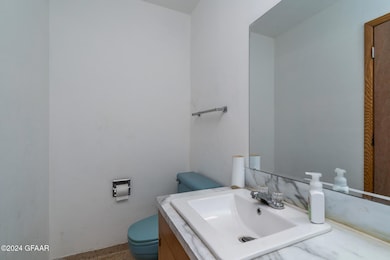 605 Summit Ave N, Crookston, MN 56716 - photo 3