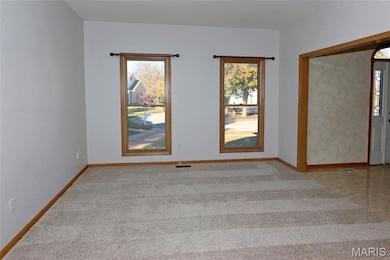 12762 Hezel Ln, Saint Louis, MO 63141 - photo 2