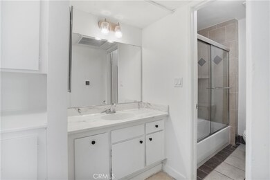 7301 Lennox Ave unit B10, Van Nuys, CA 91405 - photo 5